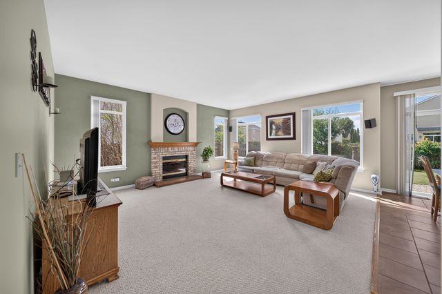 251 Winslow Way, Lake In The Hills, IL 60156