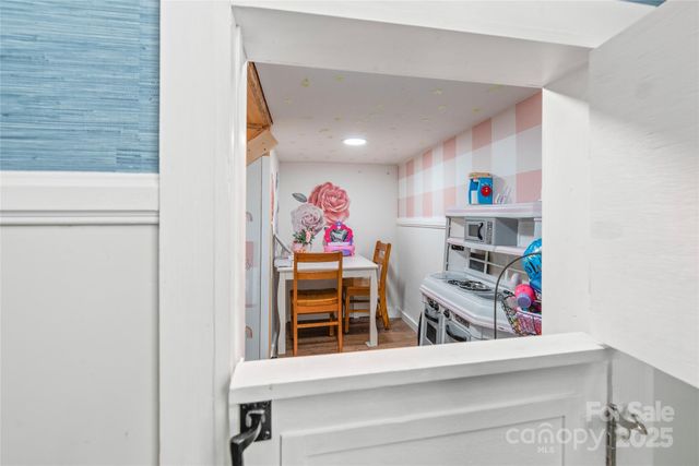 9233 Mackinaw Drive, Gastonia, NC 28056