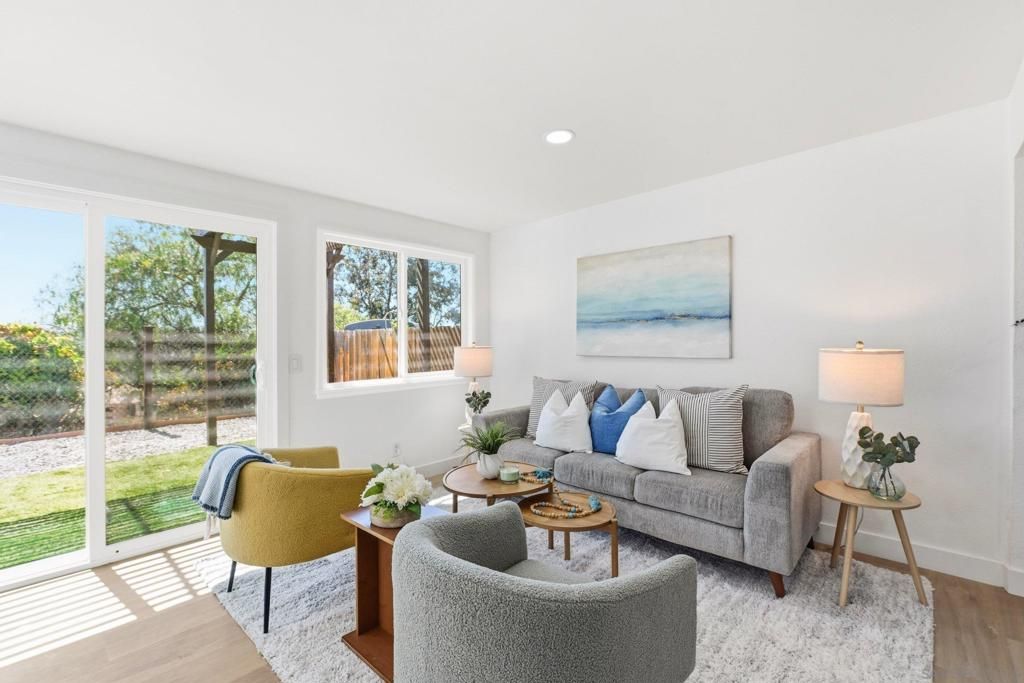 Image 13 of property listing at 313 San Dimas Ave, Oceanside, CA 92057