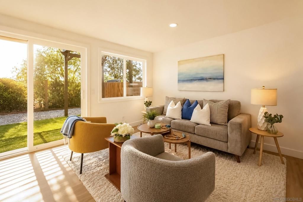 Image 3 of property listing at 313 San Dimas Ave, Oceanside, CA 92057