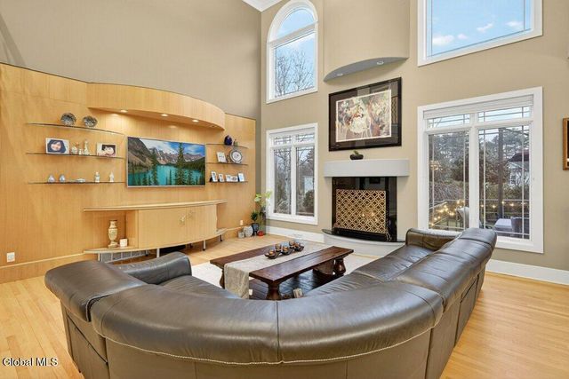 29 Alva Road, Niskayuna, NY 12309