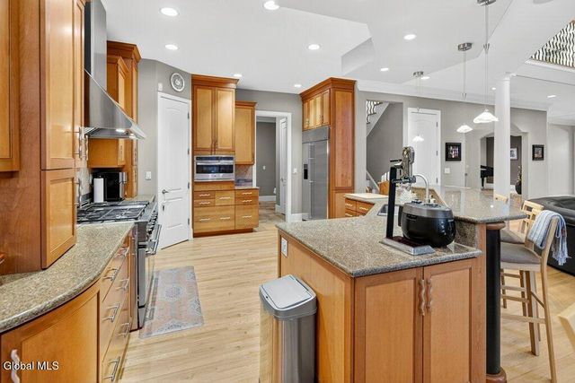 29 Alva Road, Niskayuna, NY 12309