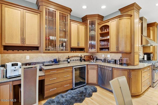 29 Alva Road, Niskayuna, NY 12309