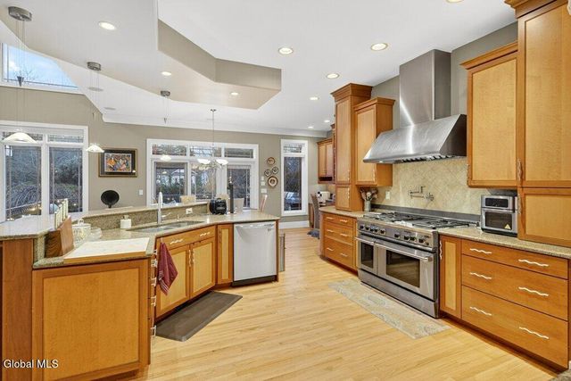 29 Alva Road, Niskayuna, NY 12309