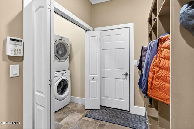 29 Alva Road, Niskayuna, NY 12309