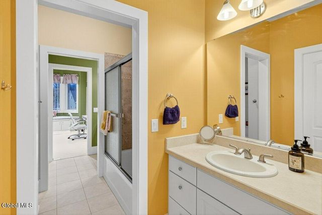 29 Alva Road, Niskayuna, NY 12309