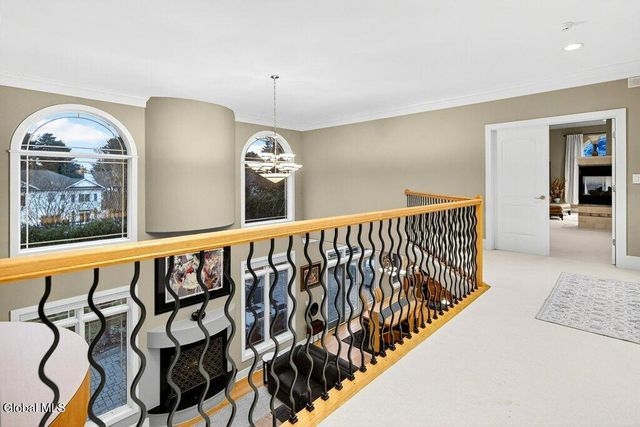 29 Alva Road, Niskayuna, NY 12309