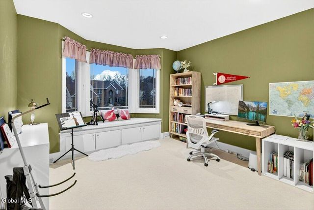 29 Alva Road, Niskayuna, NY 12309