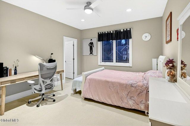 29 Alva Road, Niskayuna, NY 12309