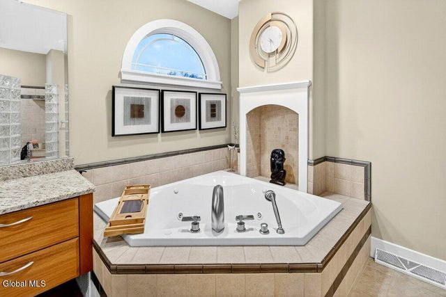 29 Alva Road, Niskayuna, NY 12309