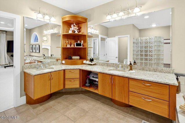 29 Alva Road, Niskayuna, NY 12309