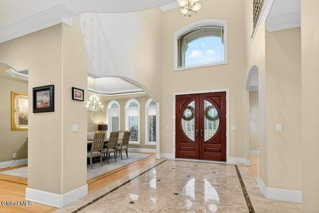 29 Alva Road, Niskayuna, NY 12309