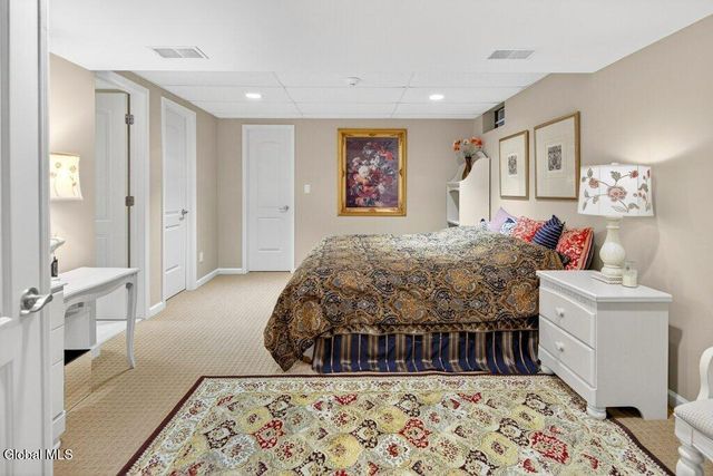 29 Alva Road, Niskayuna, NY 12309