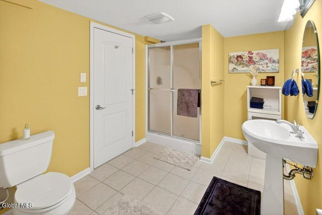 29 Alva Road, Niskayuna, NY 12309