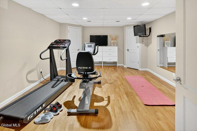 29 Alva Road, Niskayuna, NY 12309