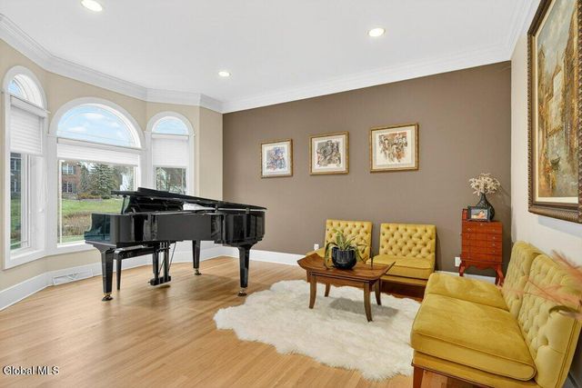 29 Alva Road, Niskayuna, NY 12309