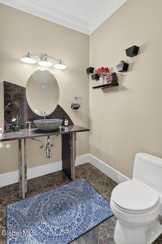 29 Alva Road, Niskayuna, NY 12309