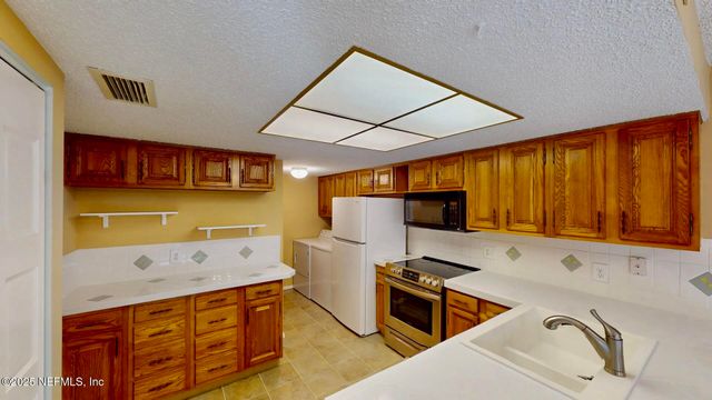 8777 COMO LAKE Drive, Jacksonville, FL 32256