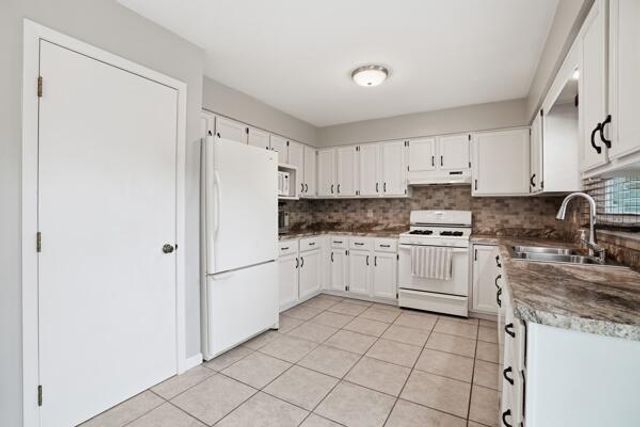 1547 W 99th Avenue, Crown Point, IN 46307