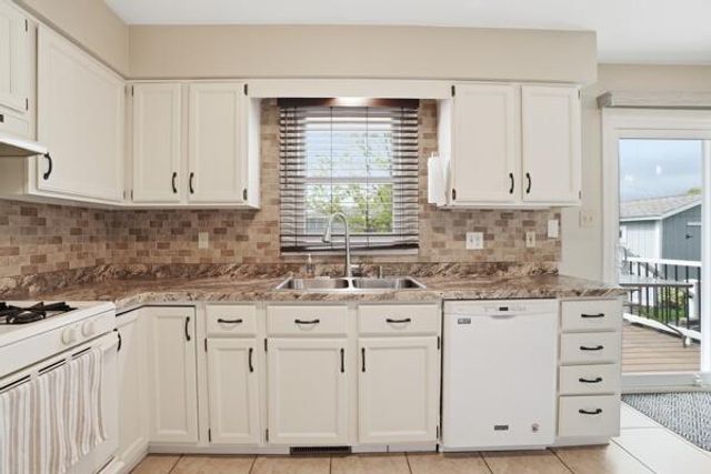 1547 W 99th Avenue, Crown Point, IN 46307