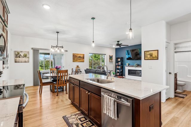 1005 Gray Avenue, Waukee, IA 50263