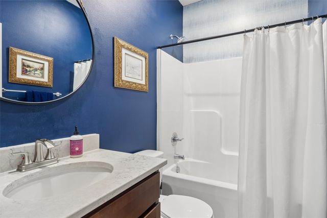 1005 Gray Avenue, Waukee, IA 50263