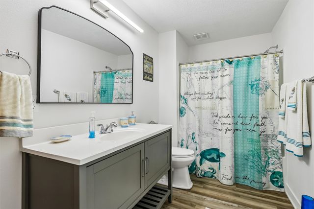 1005 Gray Avenue, Waukee, IA 50263