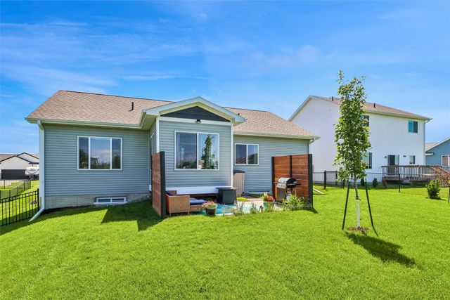 1005 Gray Avenue, Waukee, IA 50263
