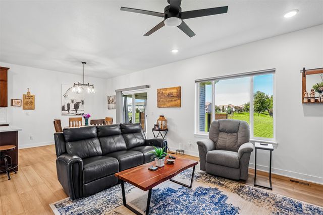 1005 Gray Avenue, Waukee, IA 50263