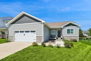1005 Gray Avenue, Waukee, IA 50263