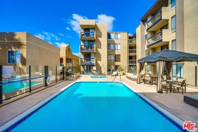 7320 Hawthorn Avenue 219, Los Angeles, CA 90046