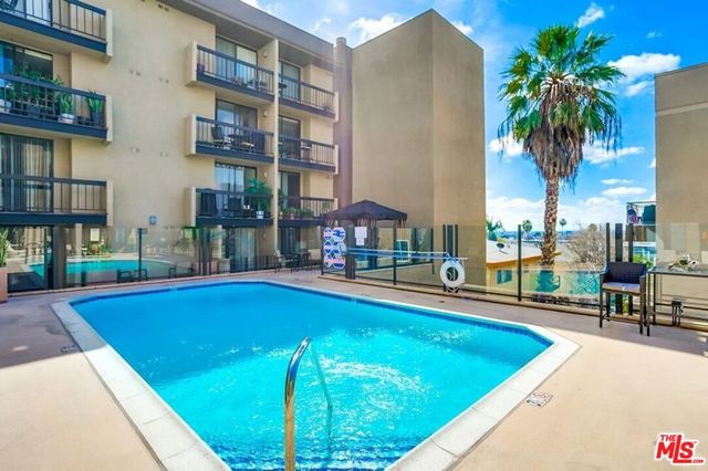 7320 Hawthorn Avenue 219, Los Angeles, CA 90046