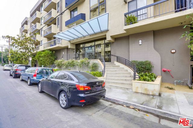 7320 Hawthorn Avenue 219, Los Angeles, CA 90046