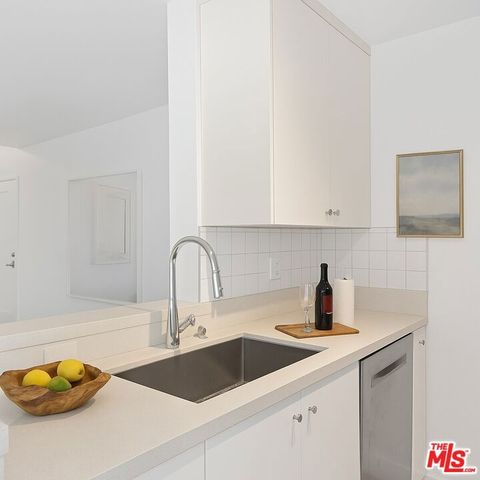 7320 Hawthorn Avenue 219, Los Angeles, CA 90046