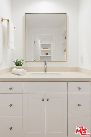 7320 Hawthorn Avenue 219, Los Angeles, CA 90046