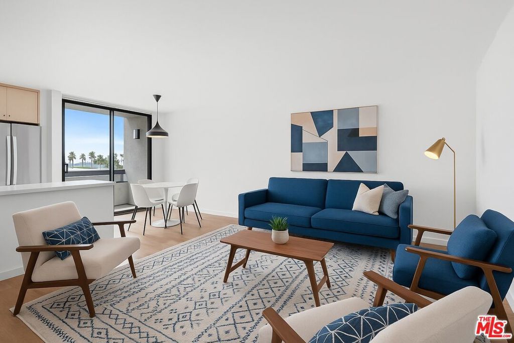 7320 Hawthorn Avenue 219, Los Angeles, CA 90046