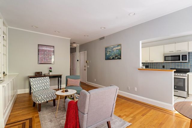 63 W Cedar St 2, Boston, MA 02114