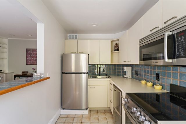 63 W Cedar St 2, Boston, MA 02114