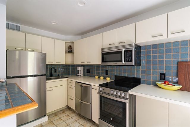 63 W Cedar St 2, Boston, MA 02114