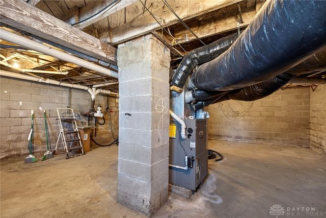 2390 Old Selma Road, Springfield, OH 45505