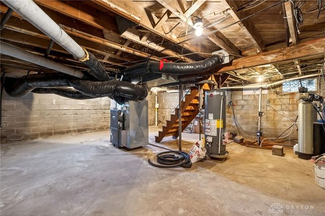 2390 Old Selma Road, Springfield, OH 45505