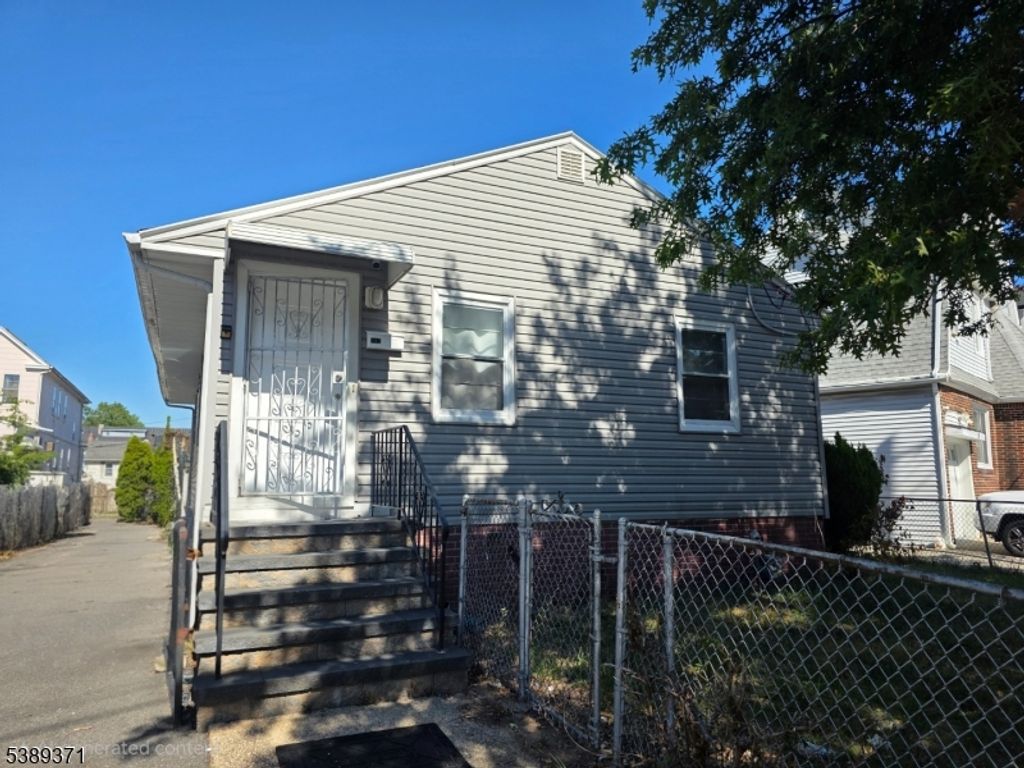 807 Canton St, Elizabeth City, NJ 07202