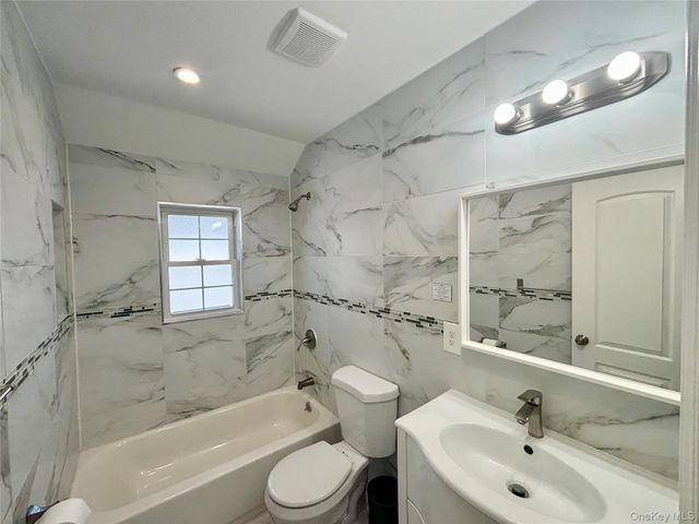 249-11 147th Road 2nd Floor, Rosedale, NY 11422