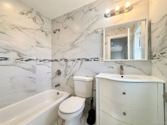 249-11 147th Road 2nd Floor, Rosedale, NY 11422