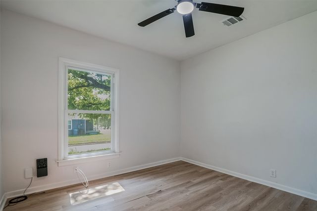 1421 S Scullin Avenue, Denison, TX 75020