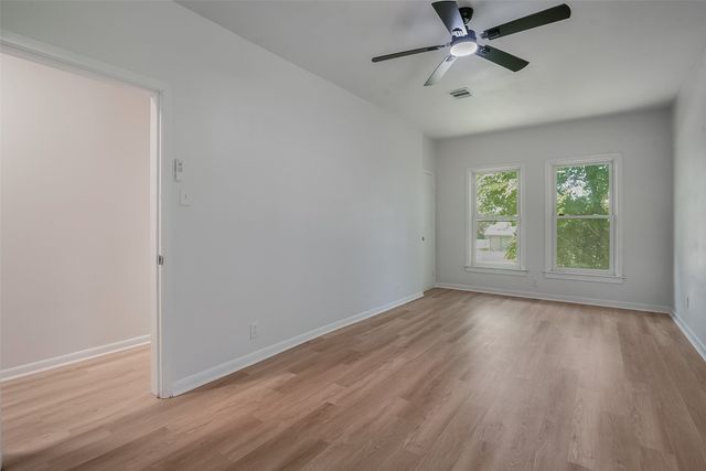 1421 S Scullin Avenue, Denison, TX 75020