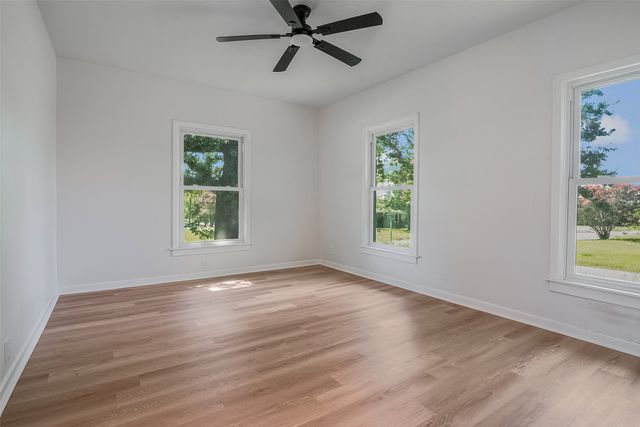 1421 S Scullin Avenue, Denison, TX 75020