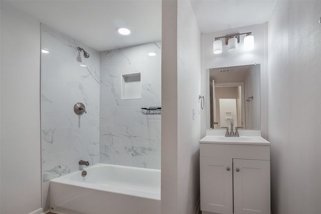 1421 S Scullin Avenue, Denison, TX 75020