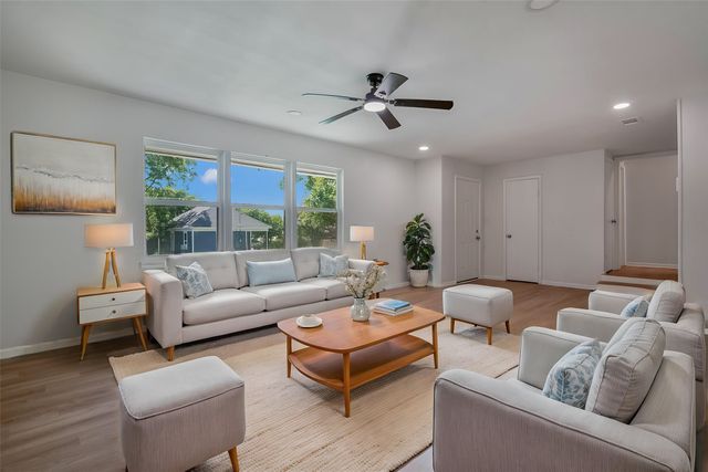 1421 S Scullin Avenue, Denison, TX 75020