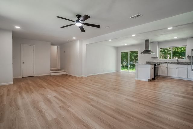 1421 S Scullin Avenue, Denison, TX 75020